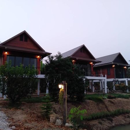 บ้านกลางเกาะ รีสอร์ท Uthai Thani Exterior foto